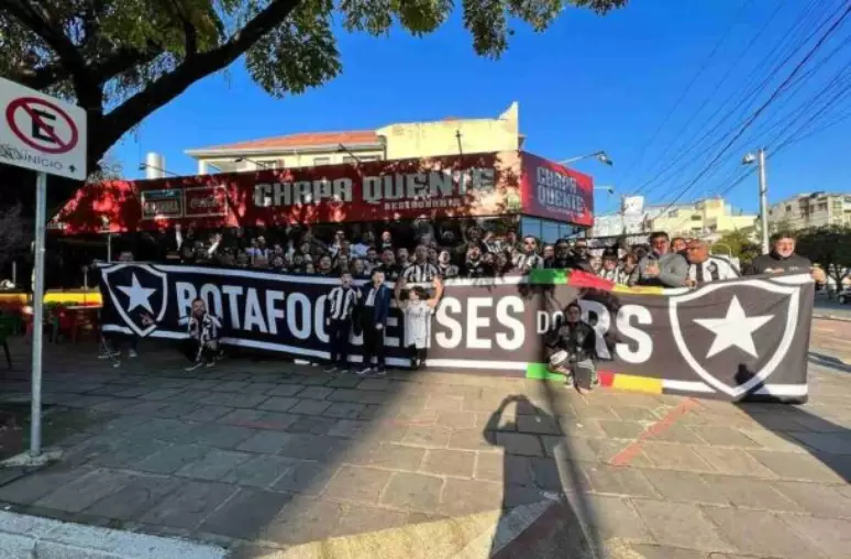 Ministro do Uruguai proíbe torcida do Botafogo em jogo com Peñarol