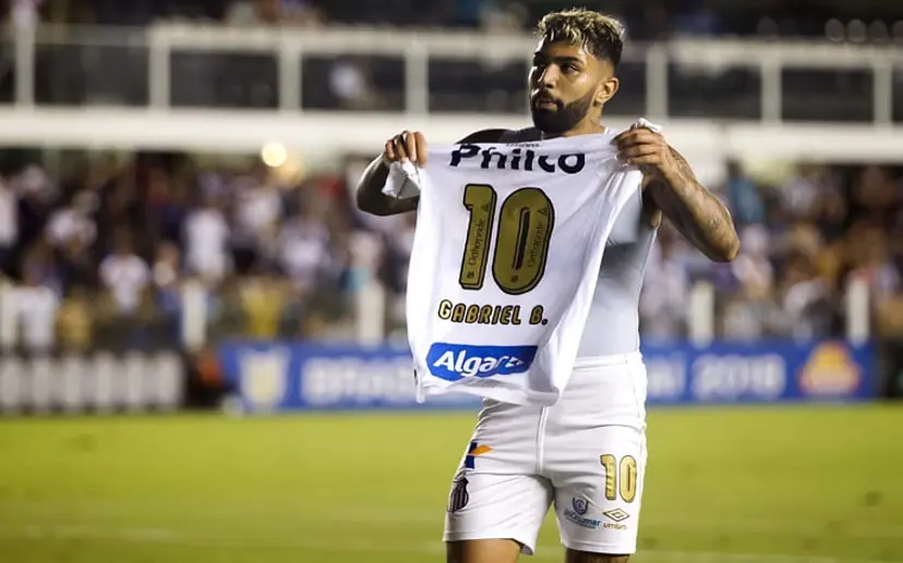Santos tenta repatriar Gabigol e disputa com Cruzeiro pelo atacante