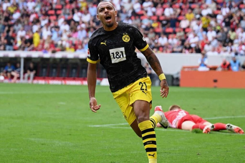 Aston Villa Acerta Transferência de Donyell Malen do Borussia Dortmund
