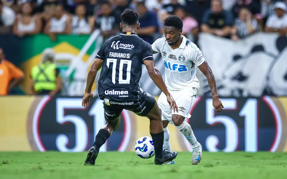 Momento de muita pressão interna no Grêmio; Amuzu fora da partida de amanhã