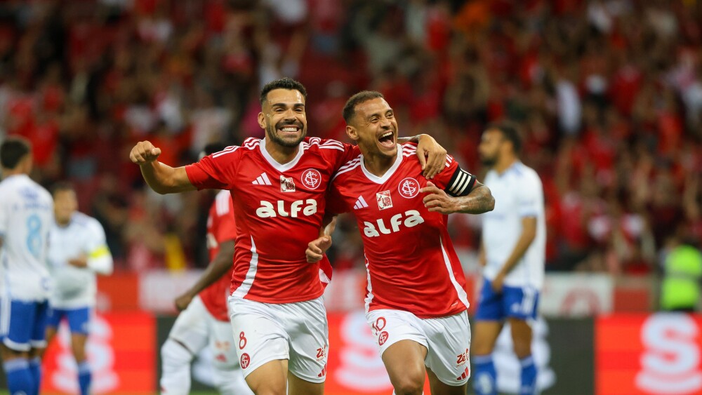 Internacional Aproveita Expulsão e Derrota o Cruzeiro pelo Brasileirão